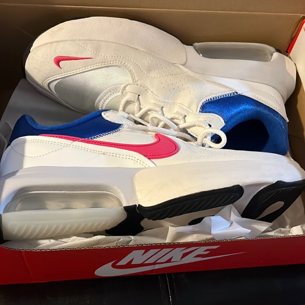 Women W Air Max Verona 9.5. Worn once.